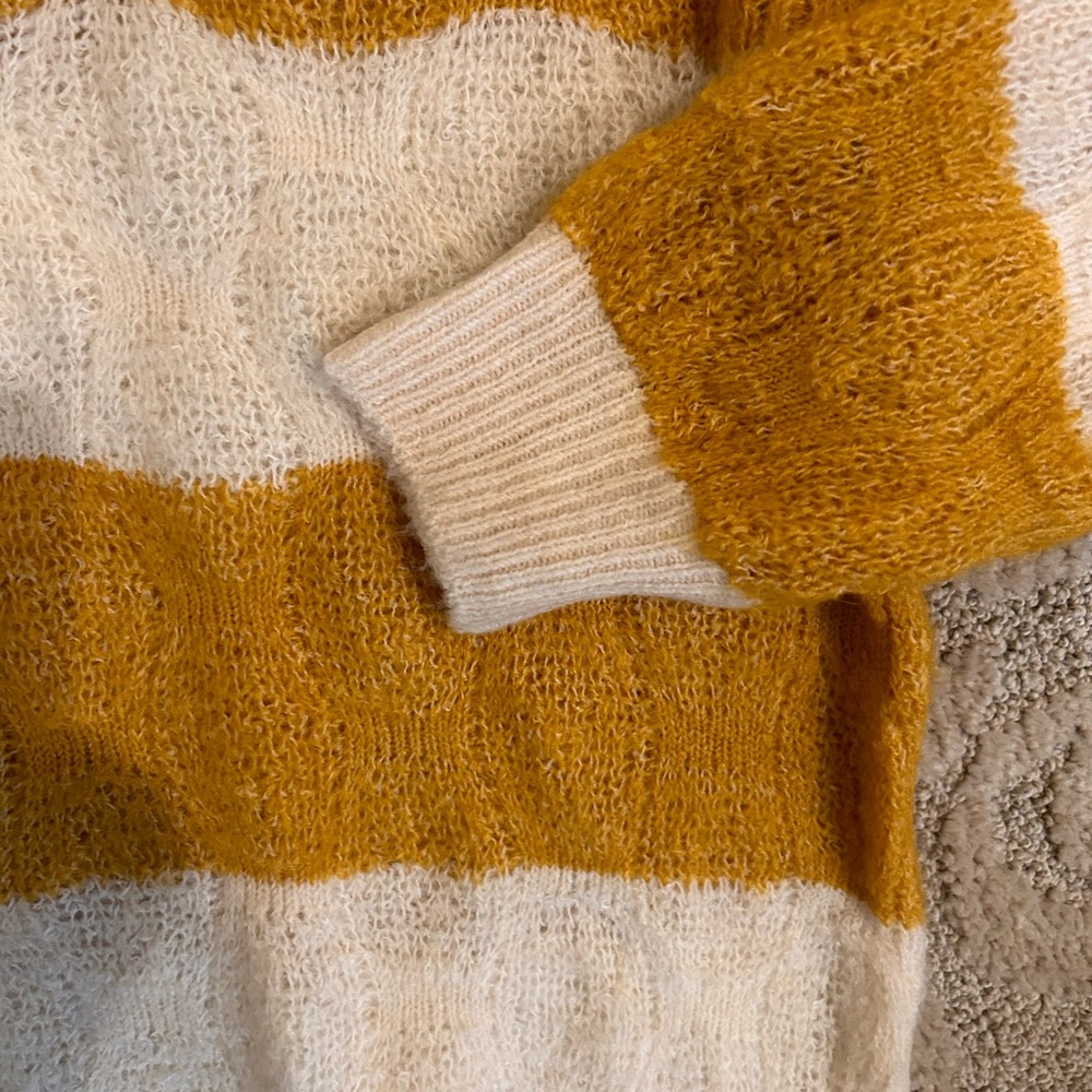 MACARON SUPER SOFT SWEATER NWT - Picture 4 of 7